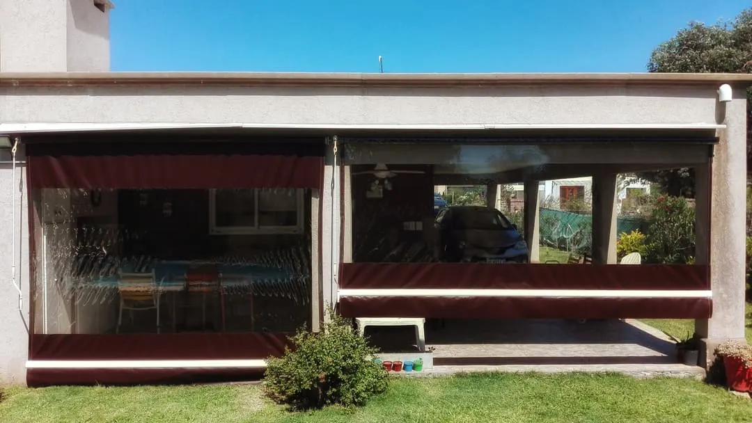Trabajo de toldo de patio terminado en una casa de Rosario
